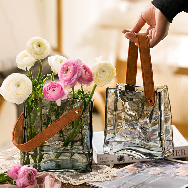Handbag, high-end glass vase, the same style as the Internet celebrity, high appearance level, light luxury living room dining table flower arrangement, vessel details Picture