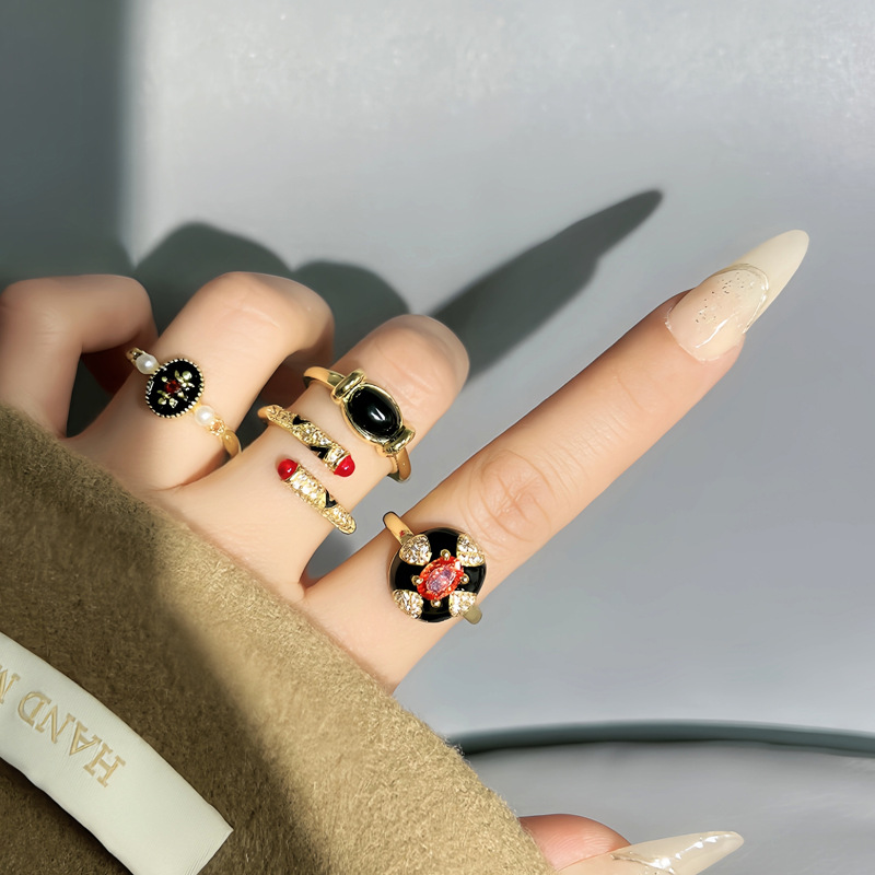 Punk personality, dark glaze, fashionable open ring, elegant and cold style, niche design sense, ring trend full figure