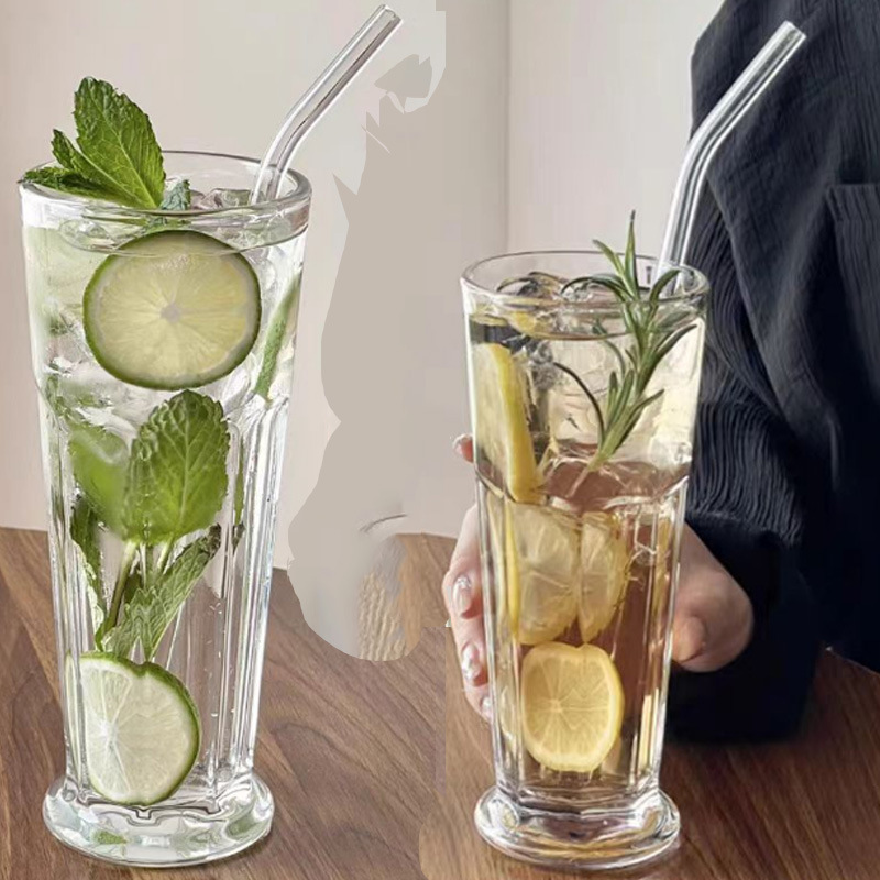 The popular restaurant offers octagonal glass cups, fruit tea cups, cocktail cups, cold drink cups, sparkling wine glasses and thickened smoothie cups full figure