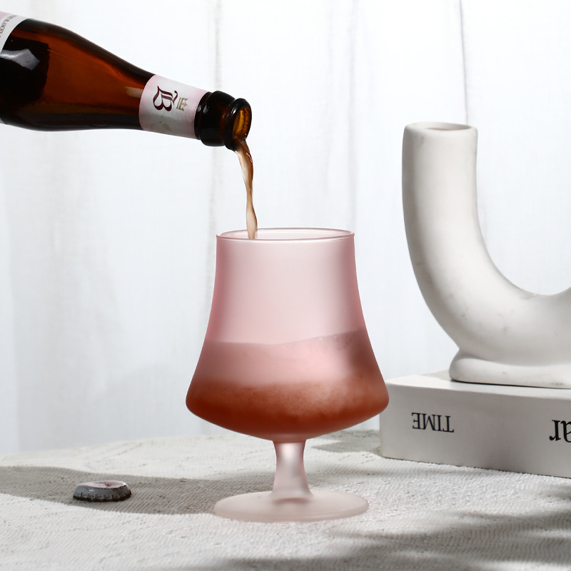 Medieval tulip glass wine glasses, large-bellied brandy short-stemmed glasses, French creative whisky glasses, ktv foreign wine glasses details Picture