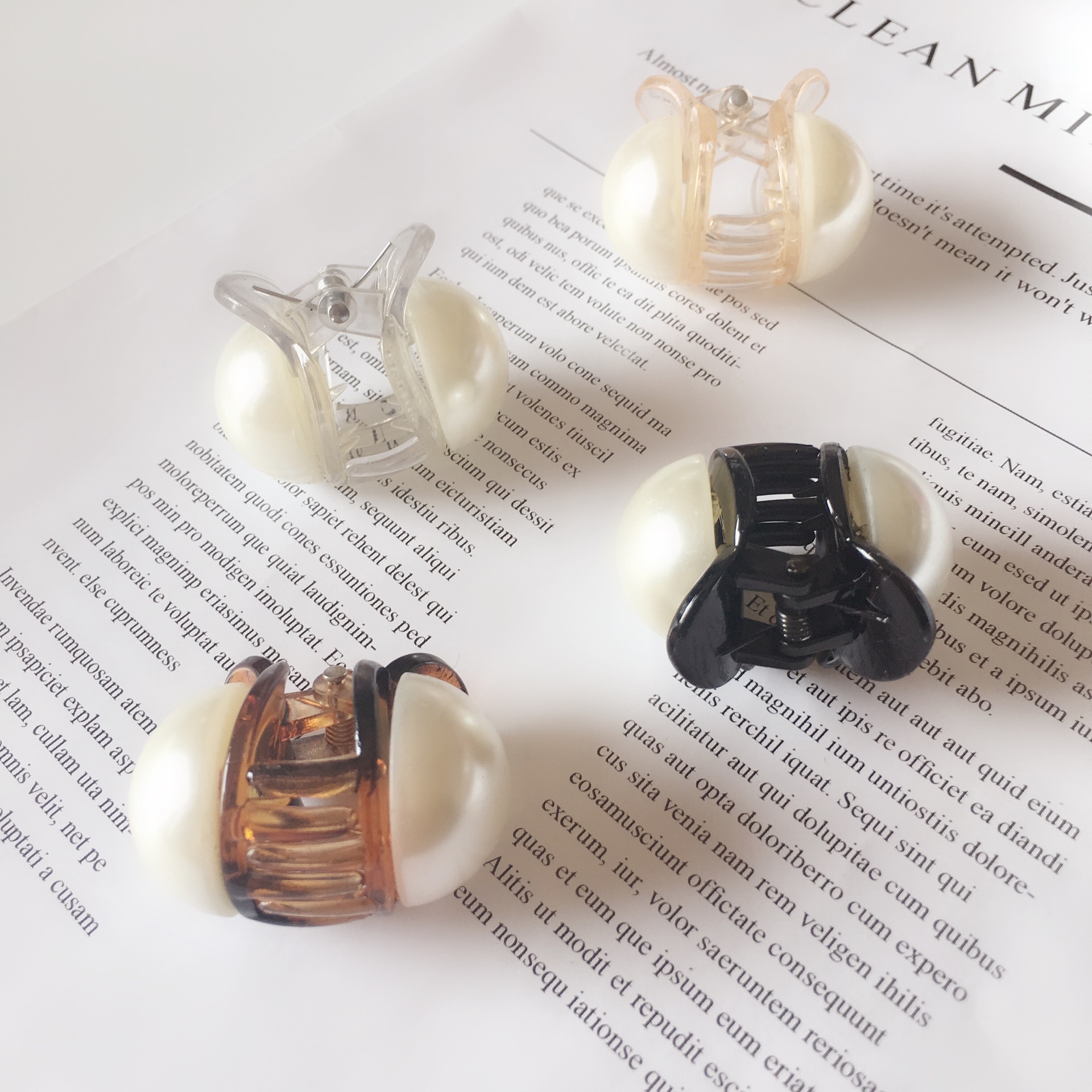 Qiyue Korean hair clips, hair accessories, large pearl hair clips, Korean version elegant Little Chanel hair accessory manufacturer B49 Application Scenario