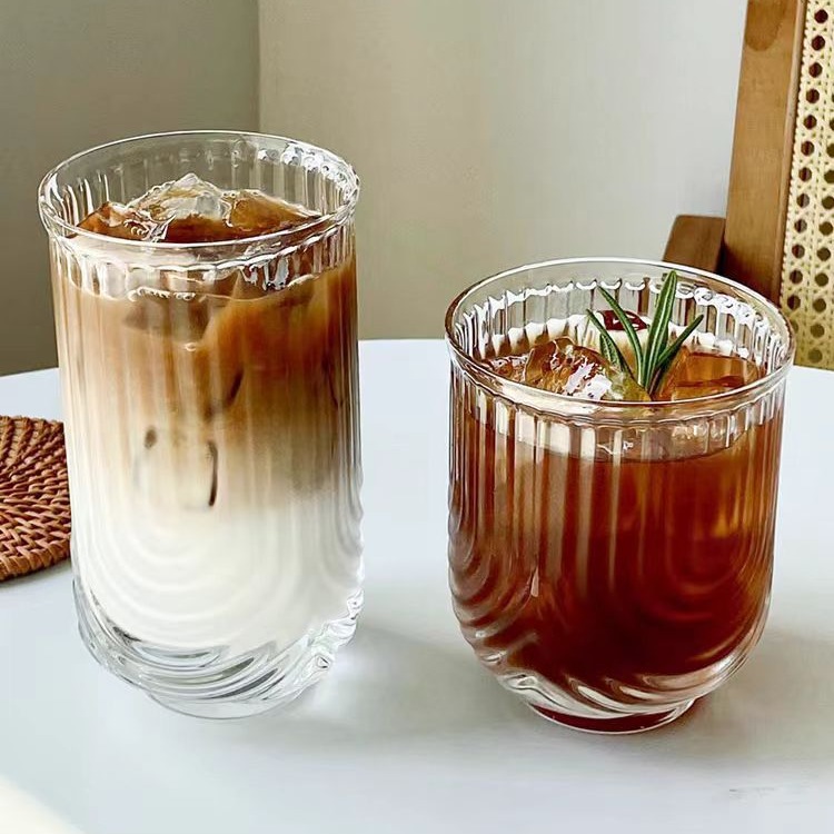 Creative cold brew glass cups, coffee cups, large-capacity juice cups, striped household water cups, juice drink cups, milk cups Application Scenario