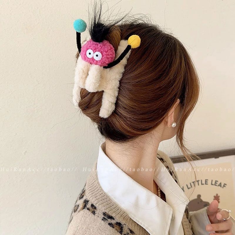 Cute and funny plush hair clips, ugly doll shark clip headwear, adorable Ins-style furry updo hair grabber new style Specification drawing