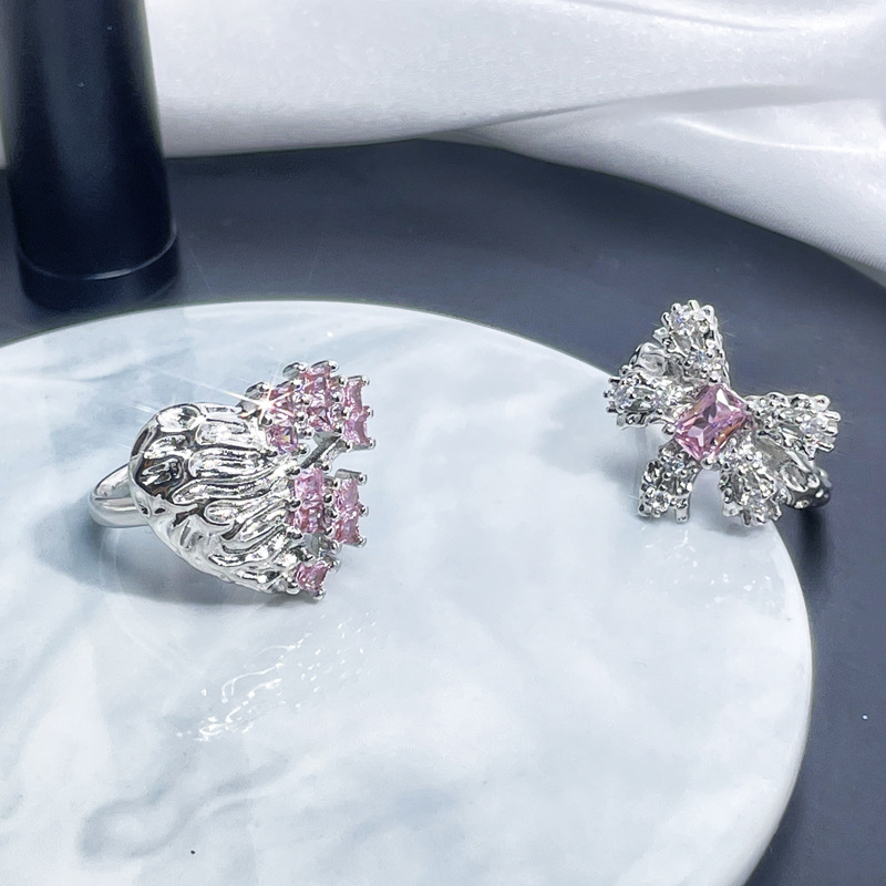 Sweet and cool pink diamond, slightly set with a touch of elegance, open ring, a delicate autumn and winter accessory for women, versatile ring, in an Instagram cool style full figure