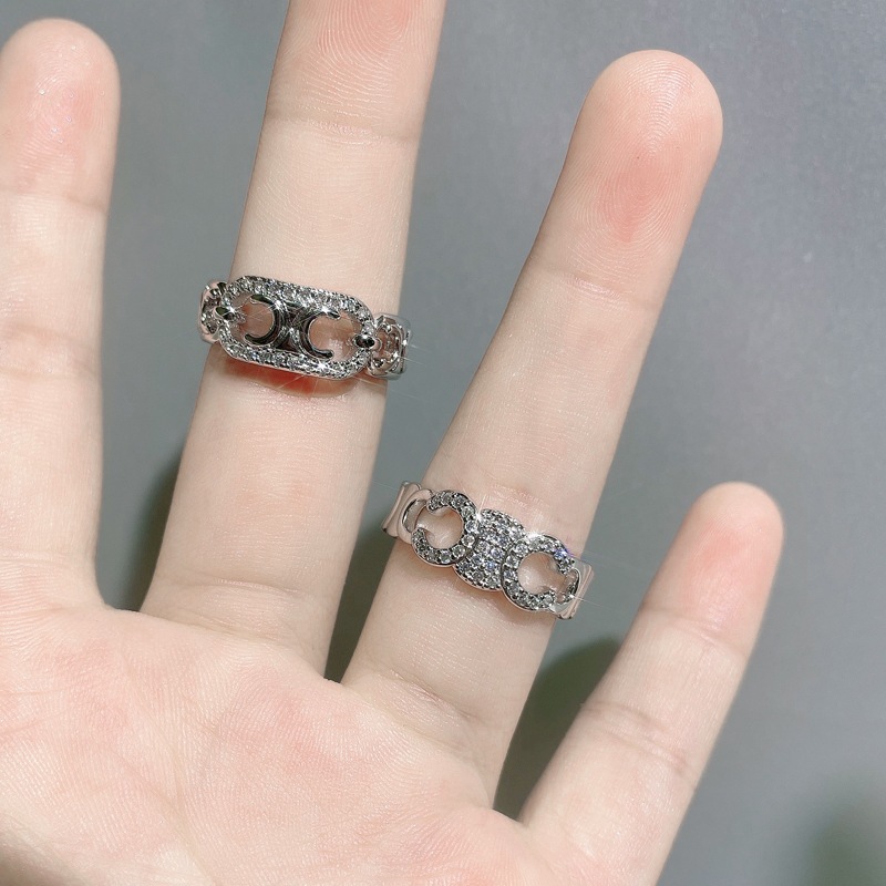 A full-diamond Arc de Triomphe ring with a cold European and American style, a niche design for women, fashionable, light luxury, and a sense of high-end individuality. It's a trendy opening ring Application Scenario