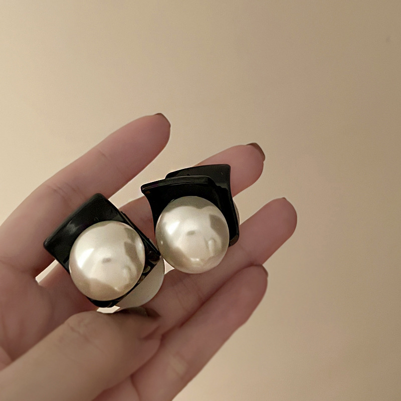 French retro pearl hair clips for women with a high-end look, side bangs clips, small scratch clips, princess hairpin clips for the forehead, and hair accessories Specification drawing