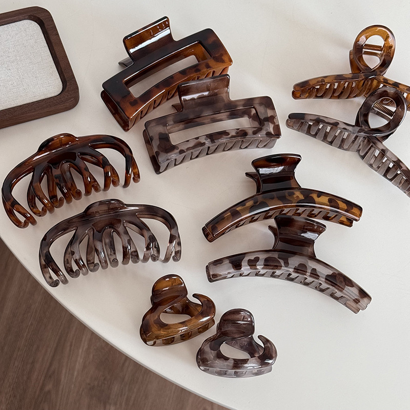 Korean-style high-end retro leopard print large scratch-off hair clip for the back of the head, 2025 new shark clip versatile hair accessory details Picture