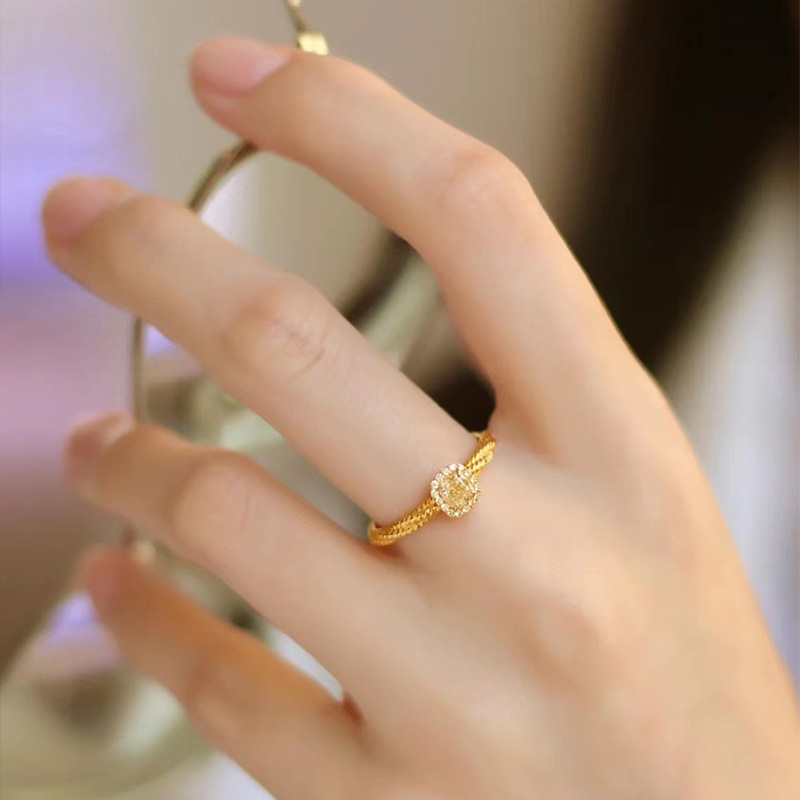 The same style of small sugar cube ring as on Xiaohongshu, with a high-end design and adjustable opening, is a perfect index finger ring accessory for best friends Application Scenario