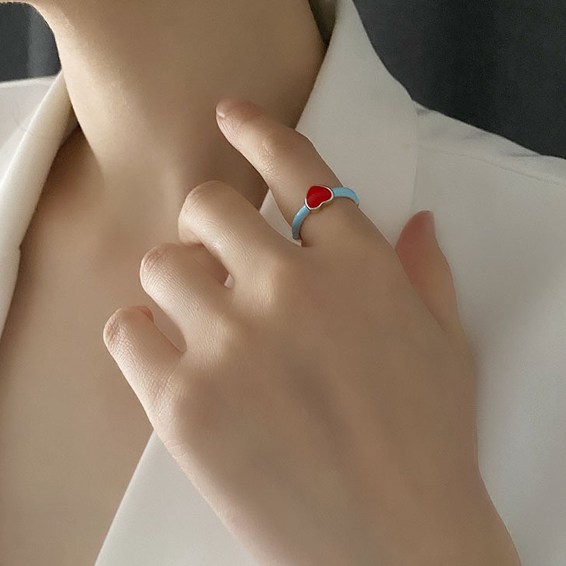 A unique red heart-shaped glazed ring with a unique design sense, a trendy and retro niche food ring for women in 2023 Specification drawing