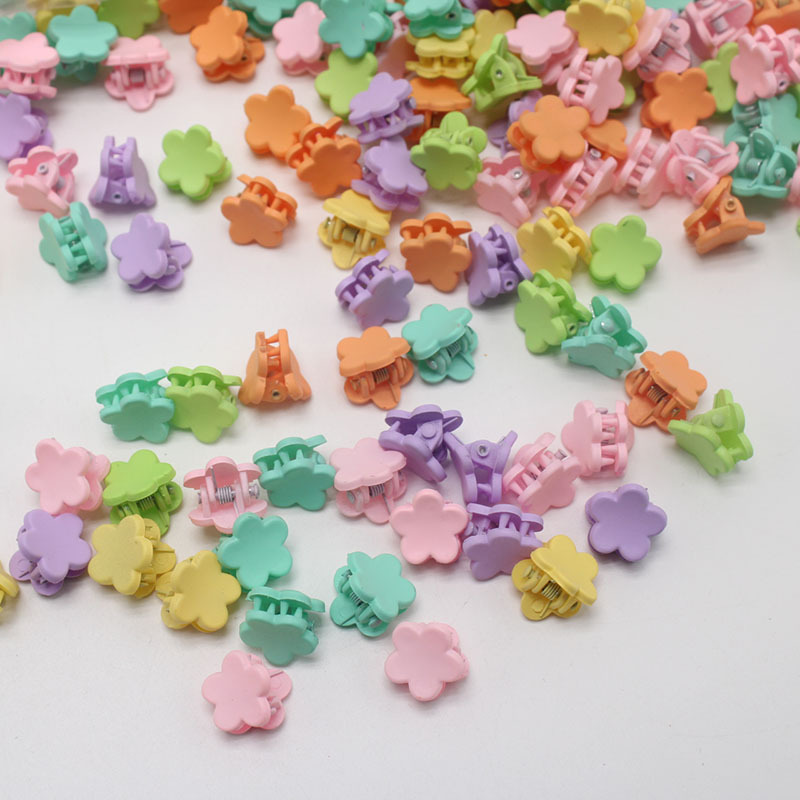Korean-style candy-colored cute mini small children's gripper, pure color princess sweet broken hair bangs gripper details Picture
