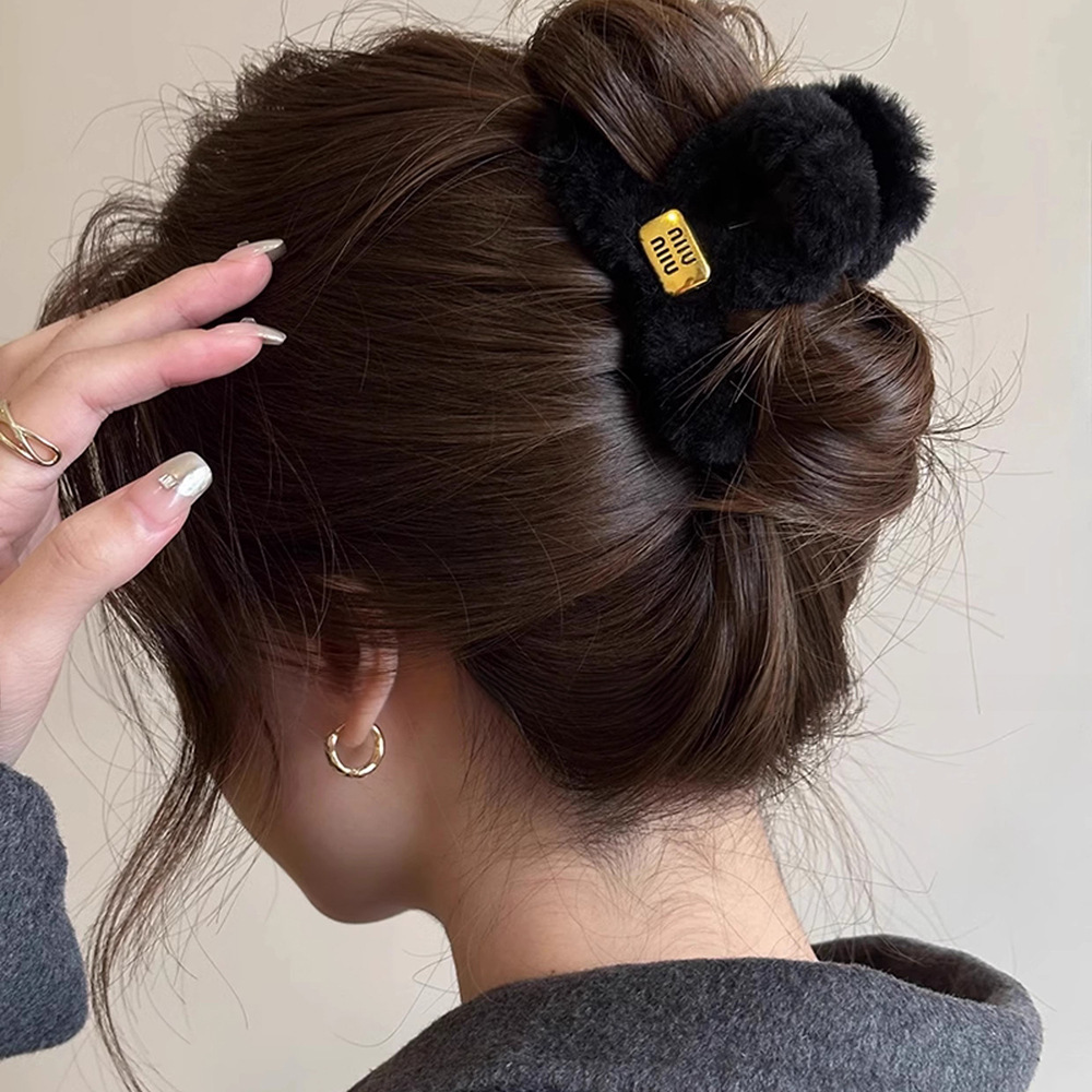 High-end miumiu letter plush hair clip, medium size, small volume, scratch-off, Spring/Summer new style, furry shark clip hair accessory Application Scenario