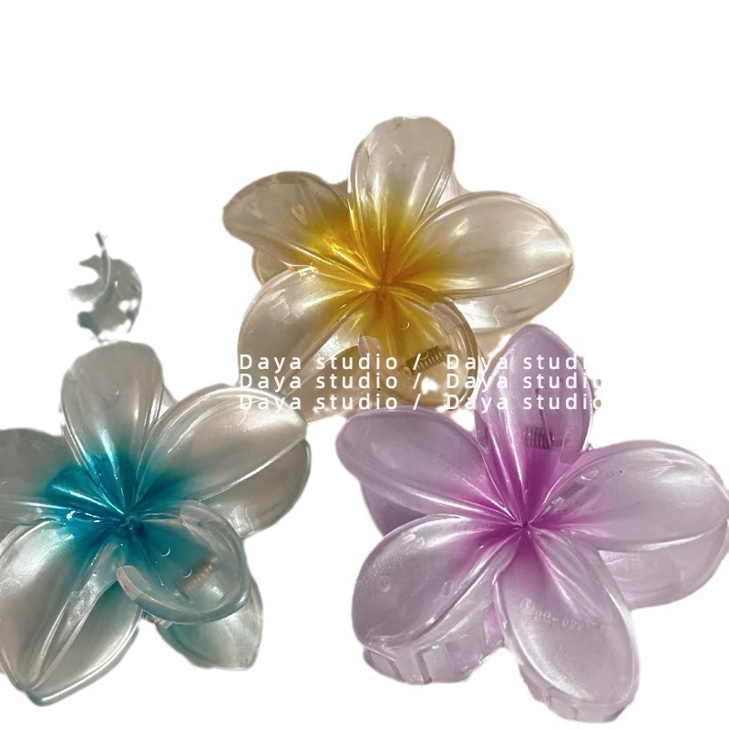 Seaside breeze ~ Mermaid beauty frangipani hairpin, vacation style, niche design, super fairy-like shark hairpin Item Picture