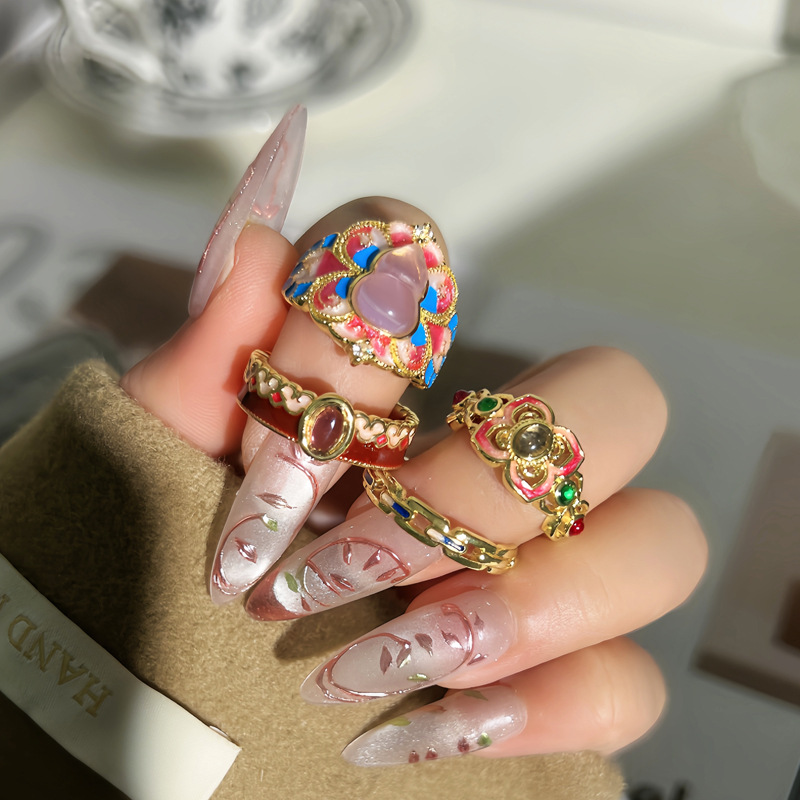 Retro new Chinese-style ice-transparent amethyst enamel gourd butterfly ring for women, a small and fashionable index finger ring with a court style Application Scenario