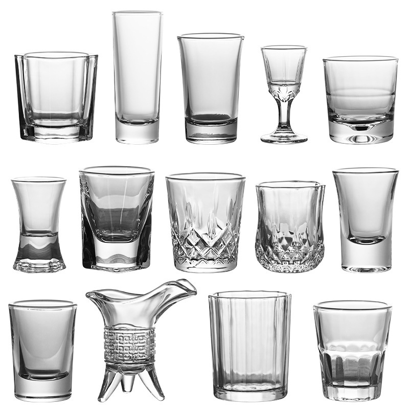Transparent heart-shaped cup, glass white spirit cup with thickened bottom, hotel bar, tall small wine glass, wine ware, strong spirits, one-sip cup details Picture