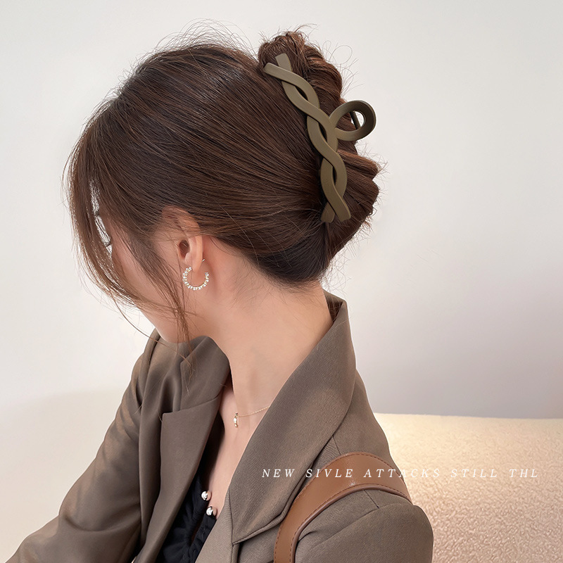 Twisted hairpin at the back of the head, coiled hair clip, female Korean-style hair clip wholesale, simple shark clip, large size Specification drawing
