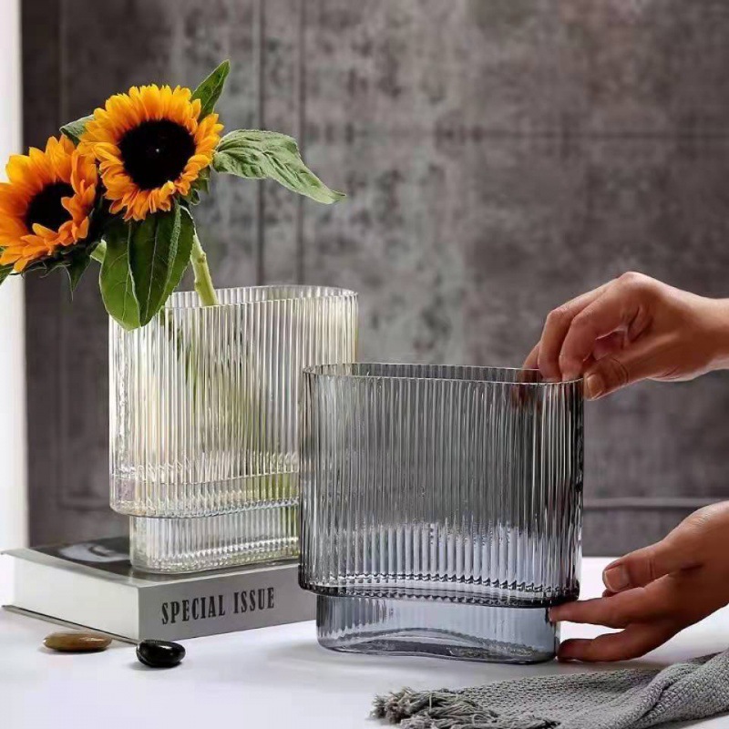 Wholesale of Nordic creative, simple and transparent glass vases, hydroponic flower arrangements, short and wide-mouthed living room decorative items Application Scenario