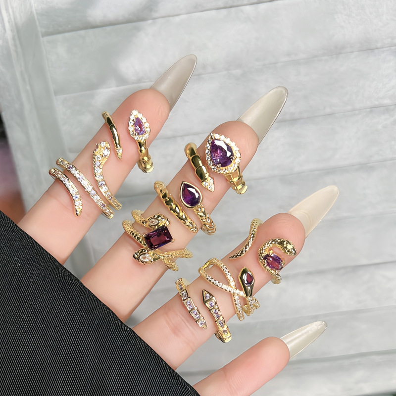 A high-end retro, niche, and sophisticated ring made of gold zircon with adjustable snake-shaped openings for the Year of the Snake Specification drawing