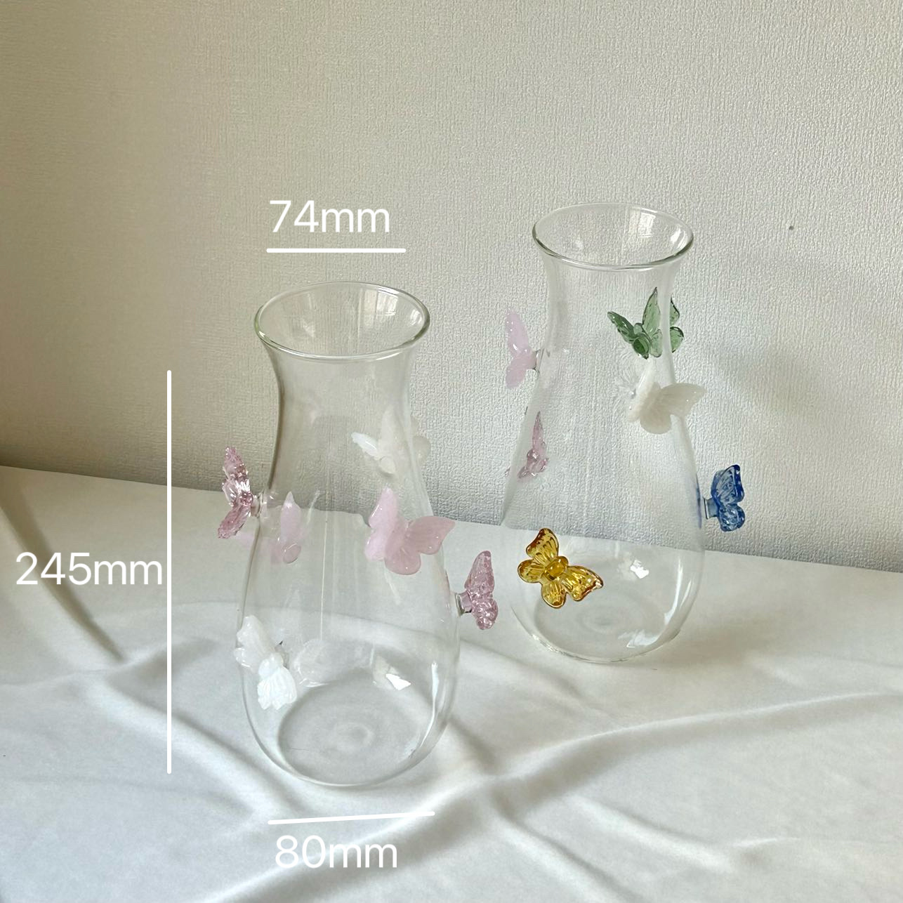 A niche internet-famous glass vase for the living room table, an Instagram dried flower arrangement, a high-quality appearance butterfly vase Application Scenario