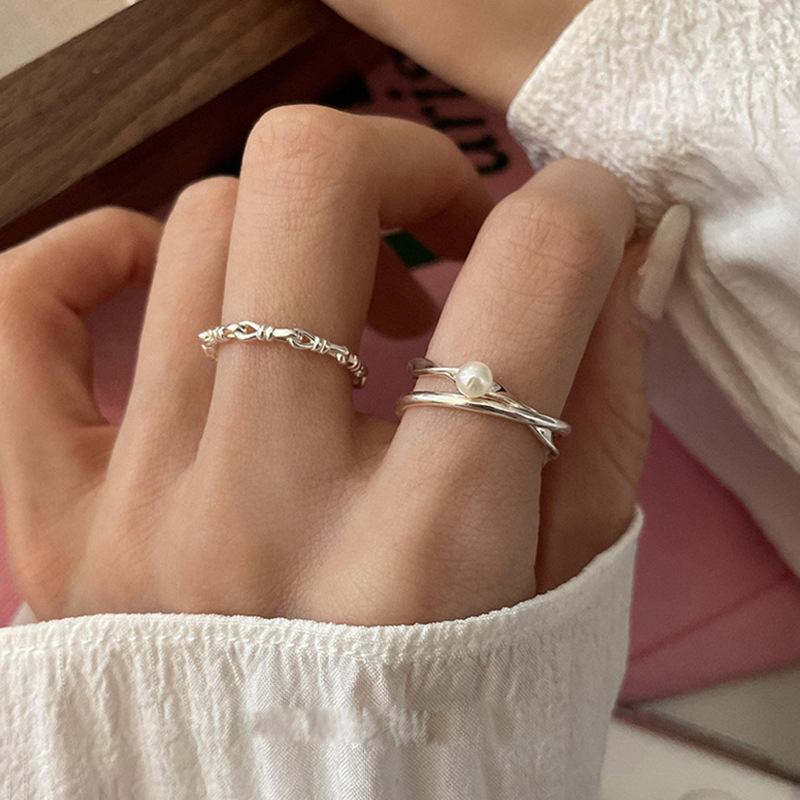 ins cold and elegant, simple and high-end pearl cross ring, a unique and distinctive design for women, an open index finger ring full figure