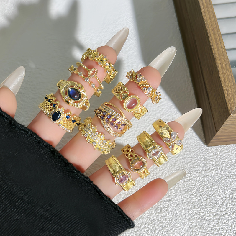 This Korean-style light luxury retro full-diamond hollowed-out exquisite open ring exudes a sweet and cool feminine charm and is a niche index finger ring trend Application Scenario