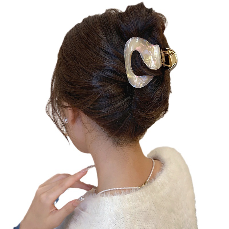 Irregular-shaped acetate grappling clips, high-end and cold style hair clips, new medium-sized shark clip hair accessory for women at the back of the head Item Picture
