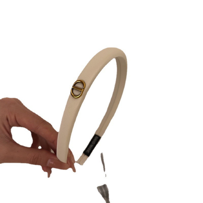 New 2025 Summer Women's CD Triumph High-end hairband and hairpin, retro trendy and versatile chanel-style hair accessory for women Item Picture