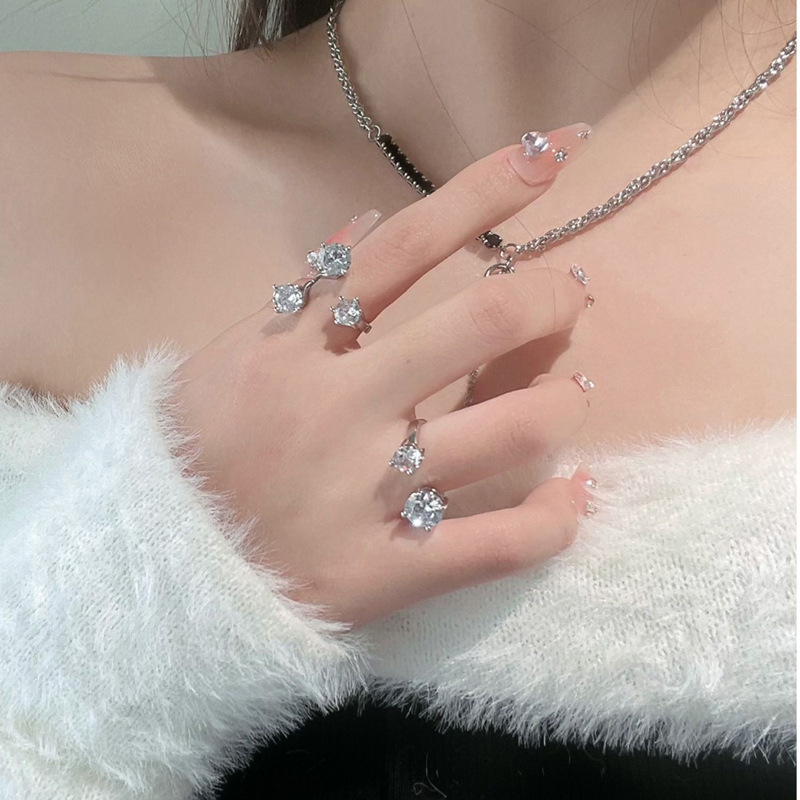 ins High-end, light luxury, super sparkling zircon open ring, feminine, goddess-like, simple, asymmetrical, versatile food ring Specification drawing