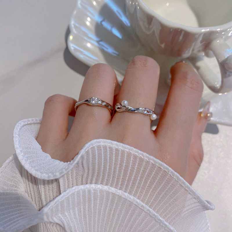Sweet and cool style, irregular texture, pleated zircon open ring, a niche design for women, with a sense of high-end luxury and individuality Application Scenario
