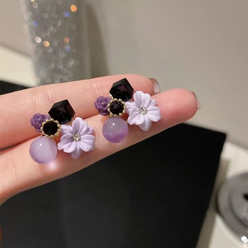 Purple crystal night mist flower stud earrings for women exude a light luxury and high-end charm, failing to live up to one's temperament. These earrings feature a niche design sense Application Scenario