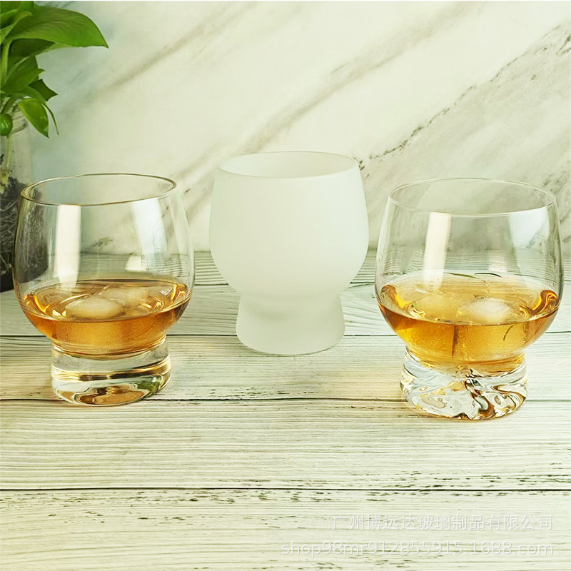 Niche design: Bulging glass cups, whisky glasses, American coffee cups, cold drink juice cups, cocktail fruit glasses Application Scenario