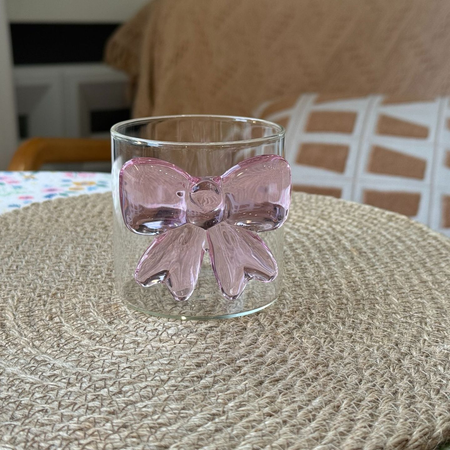 Pink bow, a niche glass cup, a slightly tipsy small wine glass, a beautiful tall glass glass, a high-end drinking cup for women Specification drawing