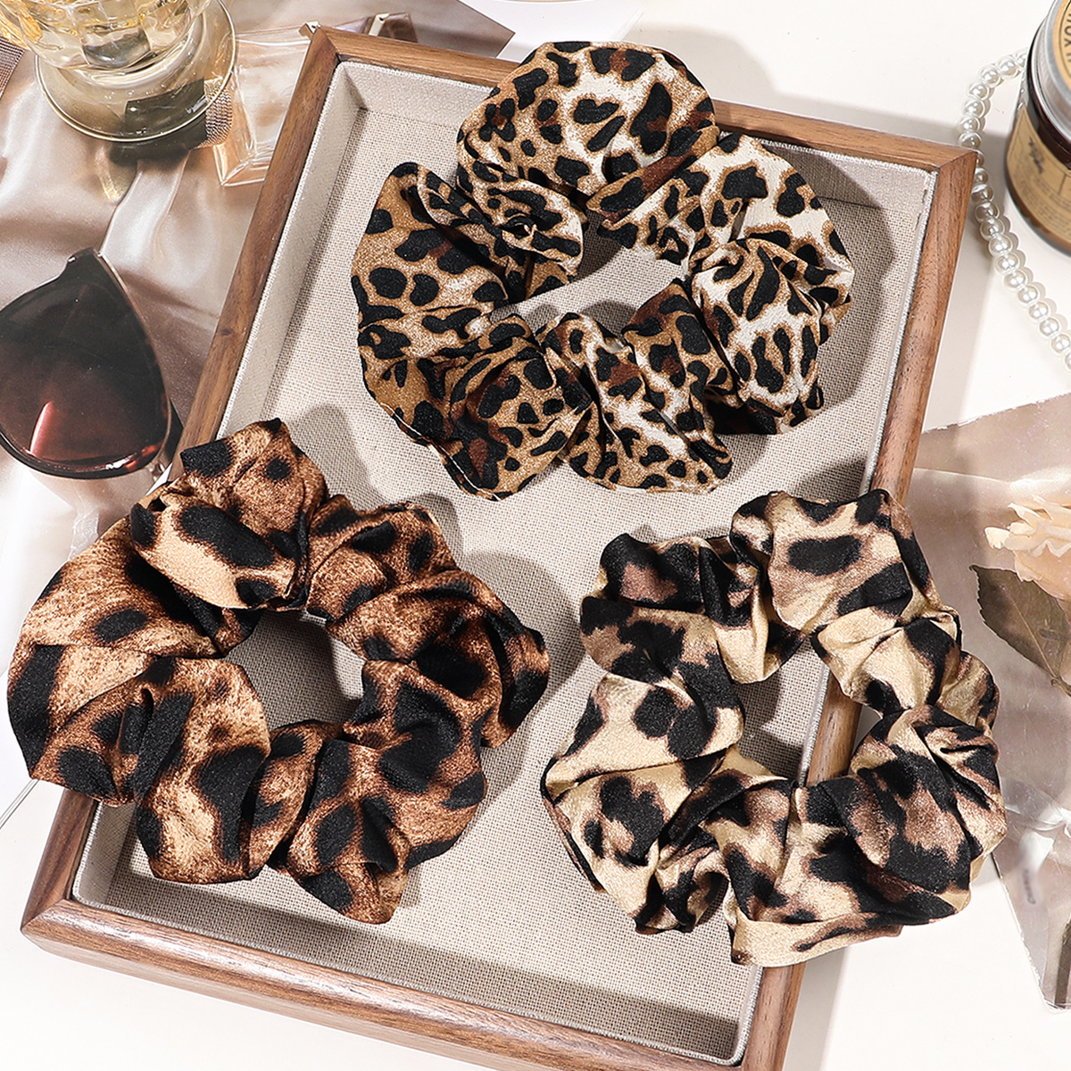 Qiyue Amazon Cross-border leopard Print Large Intestine Hair Band, simple hair tie, satin large Intestine band, versatile fabric hair accessory wholesale full figure