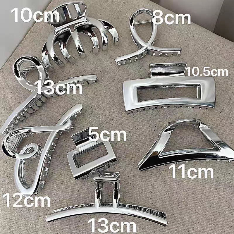 Korean-style silver acrylic hair clip for the back of the head, a high-end and exquisite hair clip, a heart-shaped hair clip and a shark clip full figure
