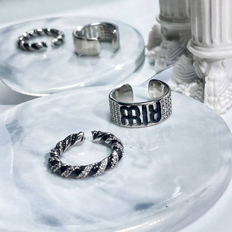 European and American style simple letter drip glaze open ring, women's twisted spiral pattern personality punk cold style food ring full figure