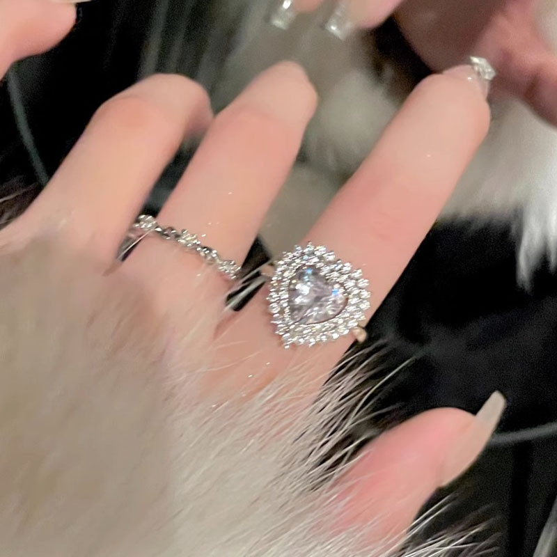French full-diamond zircon heart-shaped ring for women, a light luxury, trendy and niche design, a high-end index finger ring, sweet and cool, in an Instagram minimalist style Specification drawing
