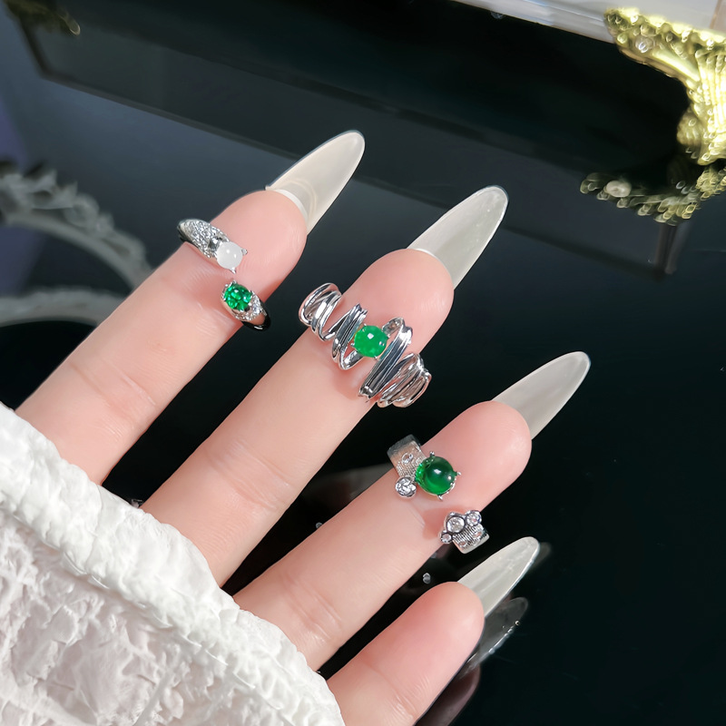 The new irregular link emerald-like open ring for women, with a cold and elegant style, exudes a light luxury and high-end feel, making it a trendy index ring details Picture