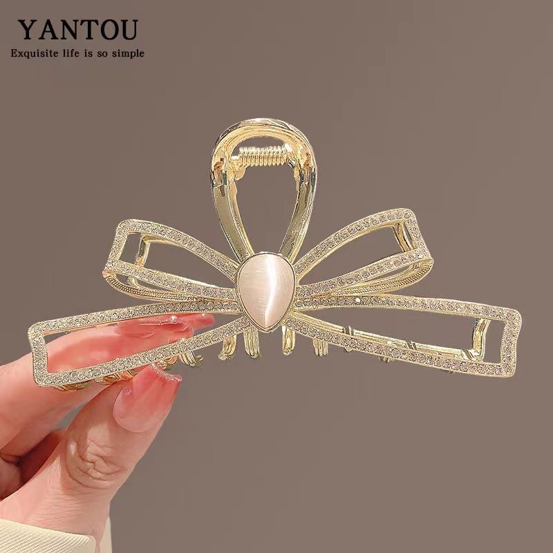 French large back head bun hair clip, sweet and elegant bow, cat's eye stone water diamond hair clip, female shark clip Application Scenario
