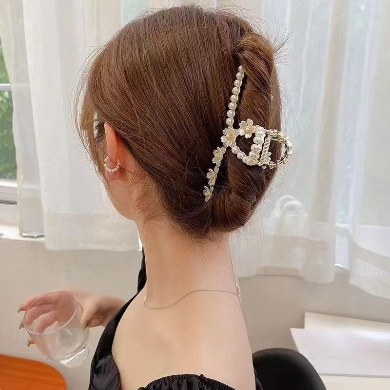 High-end, simple and versatile gardenia flower grabber, elegant and stylish large female hair grabber, back of the head, updo shark clip Specification drawing