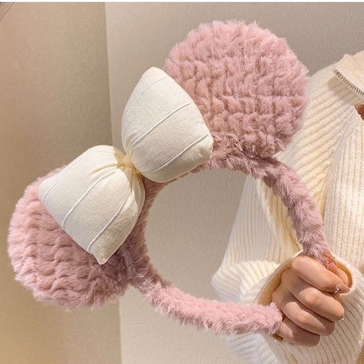 Autumn and winter bow plush bear ear hair band for washing face and home, Korean sweet and cute cartoon hair hole wholesale Application Scenario