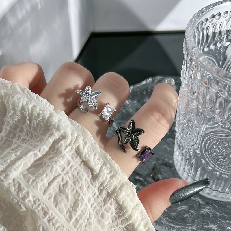 Black and white lily new Chinese-style ring, a niche design for women, in an Instagram cold style, retro and high-end fashion index finger ring Application Scenario