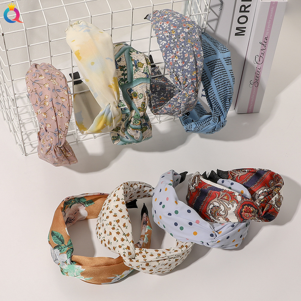 The new Qiyue cross-knot headband exudes an elegant and luxurious style. It features a floral fabric polka dot wide-edge headband and is a hair accessory for women full figure