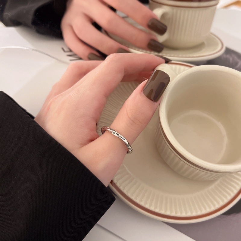 Twisted letter ring, silver ring, retro and high-end Mobius index finger ring, elegant and feminine, unique and trendy Application Scenario