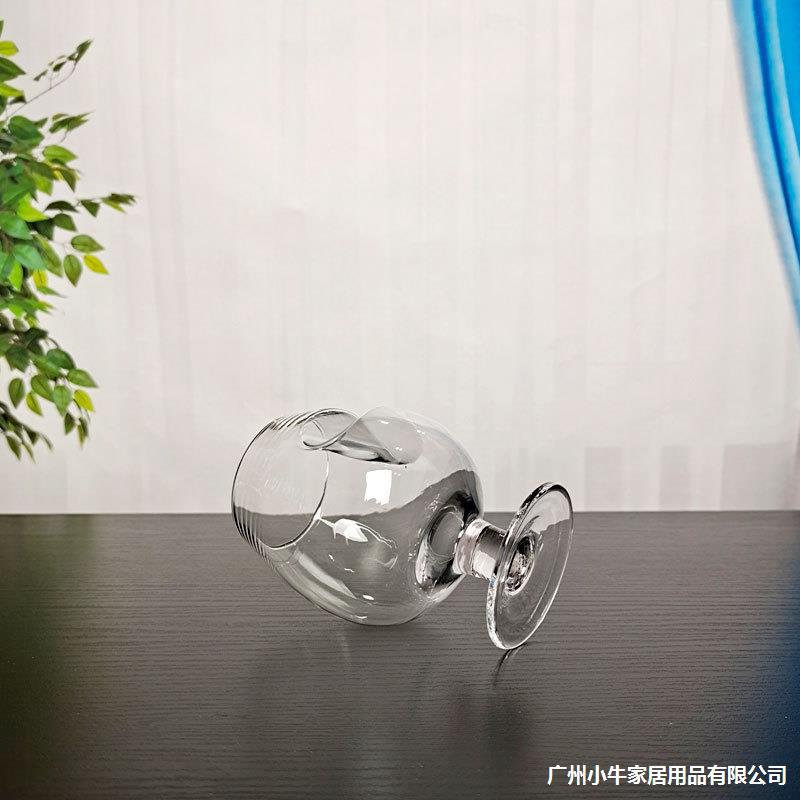 Glass cigar-shaped low-stemmed cups, personalized and creative brandy cigar cups, high-stemmed wine glasses for cross-border export Application Scenario