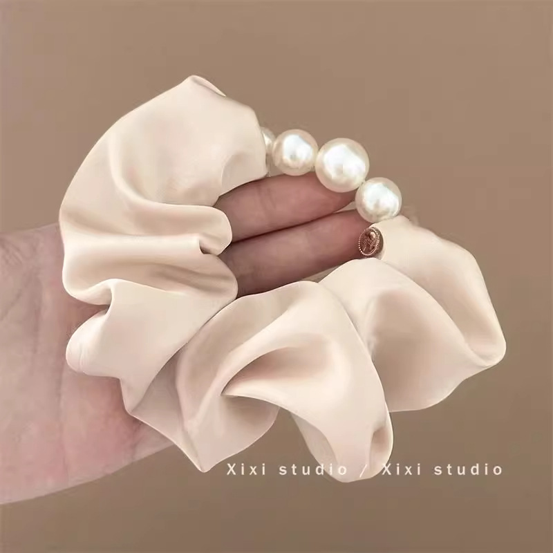 Korean version gentle and elegant pearl hair band, girl's low ponytail hair tie, high-end hair tie, rubber band, women's updo hair accessory, headwear Application Scenario