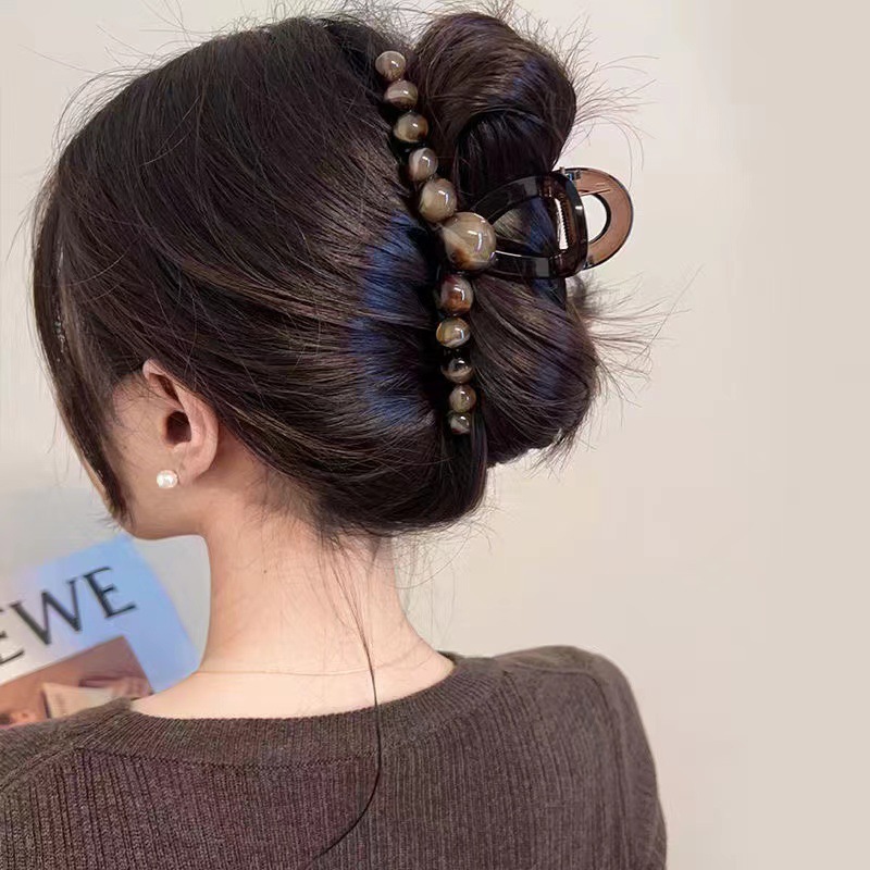 Coffee-colored pearl high-end hairpin for women, thick hair clip, back of the head updo, shark clip, elegant and stylish hair clip full figure