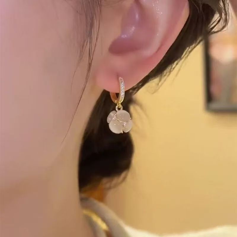 Light luxury and high-end cat's eye stone ball earrings, versatile for women's charm, full diamond ear buckle earrings, exquisite earrings wholesale Specification drawing