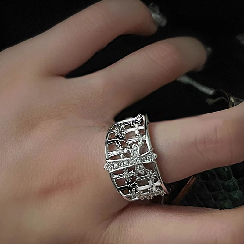 Dark punk cross stacked open ring, European and American fashion neutral high-end design sense, cool and unique ring Application Scenario