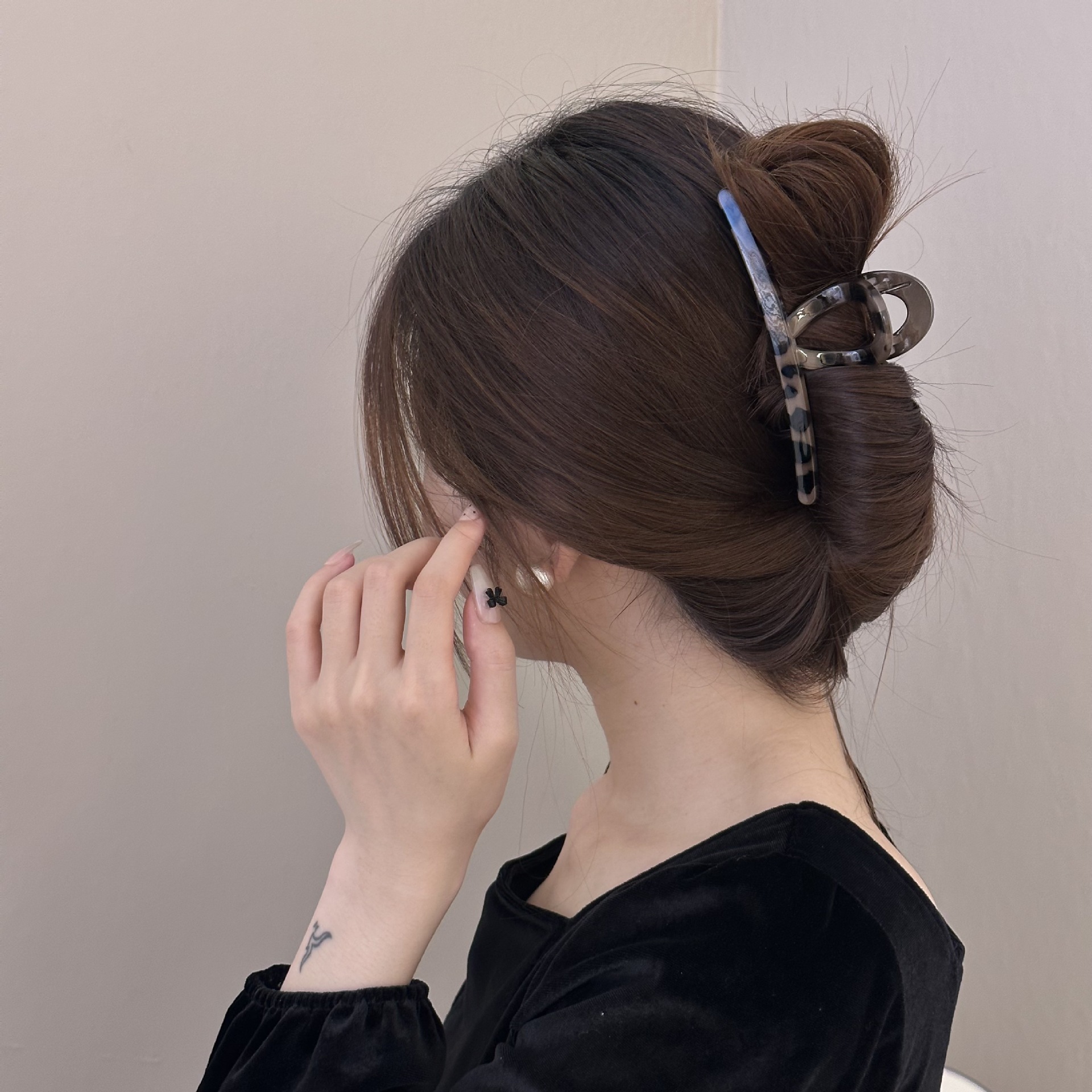 New high-end coffee-colored leopard print grab clip, retro bow, crossed shark clip, back of the head, hair clip and hair accessory Specification drawing