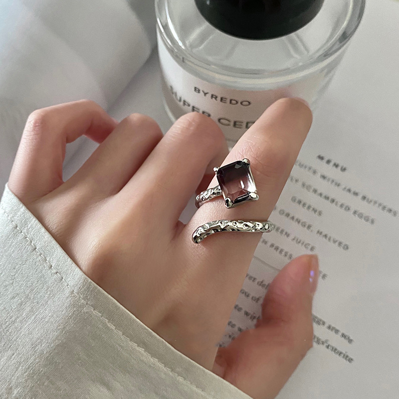 The snake-shaped dark zircon opening adjustable ring is a niche design for women on Instagram, exuding a sense of sophistication and individuality. It's a trendy 2022 new style Application Scenario