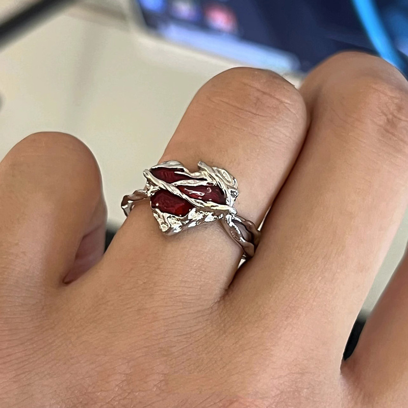 Irregular thorny red glazed heart-shaped opening ring, a unique and fashionable female hip-hop design ring with a distinctive style details Picture